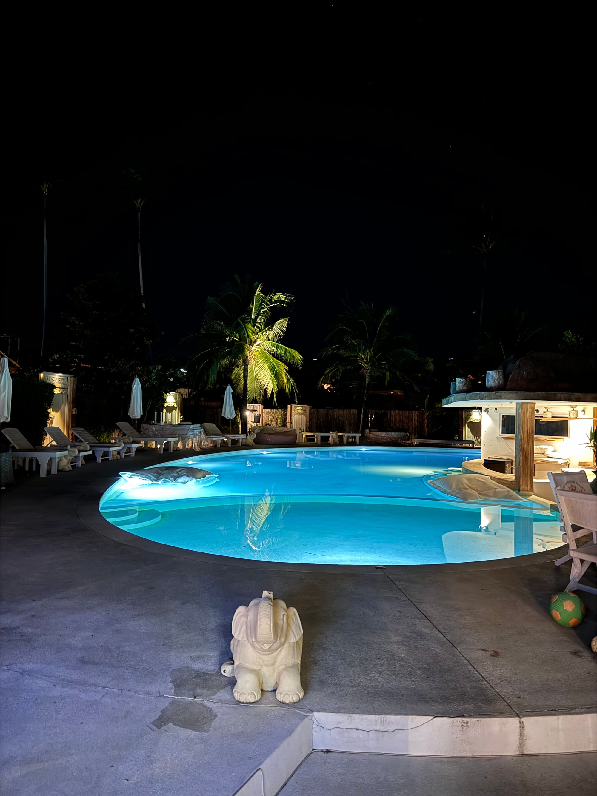 Pāssa pool at night