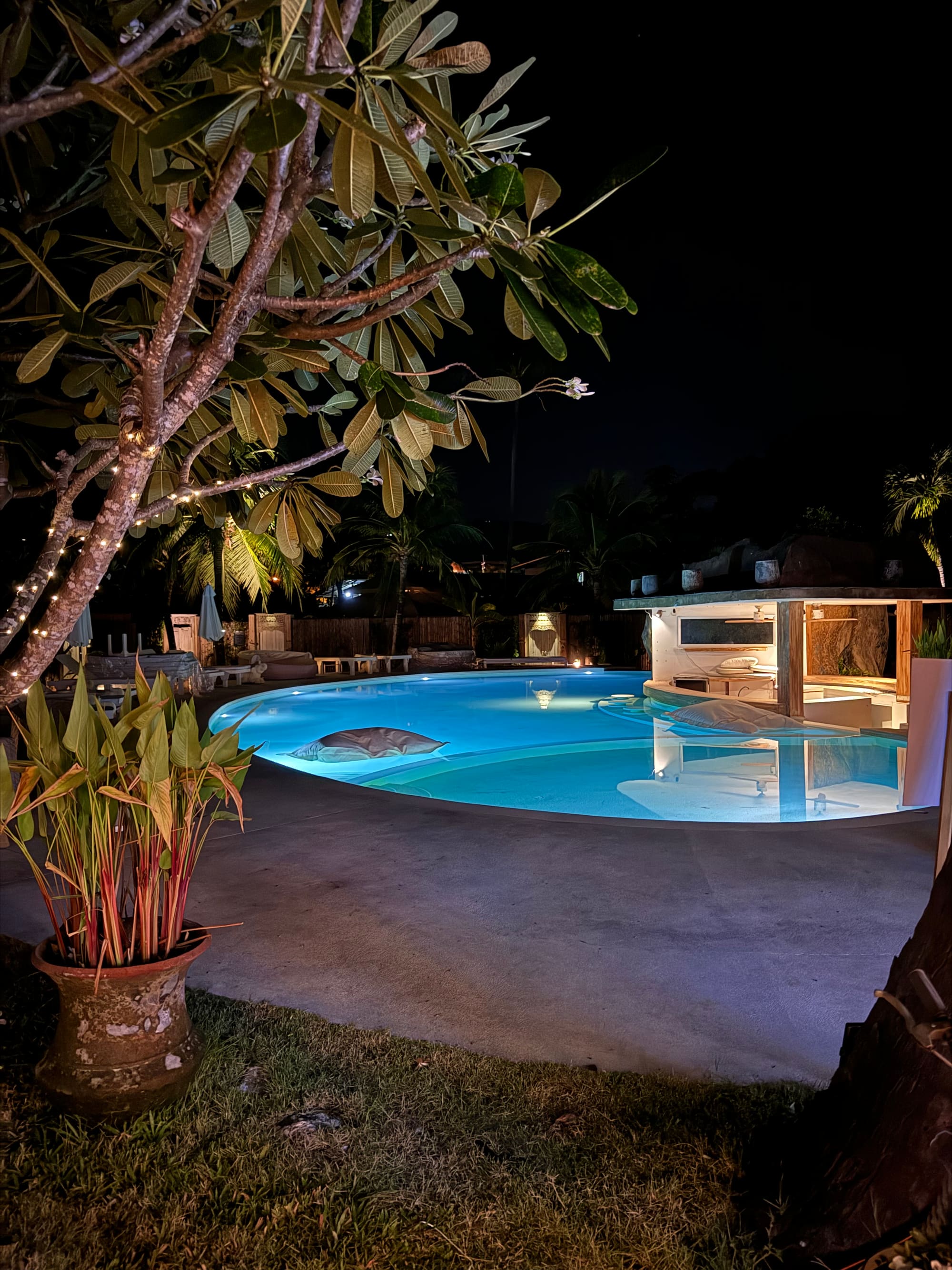 Pool at Pāssa, evening